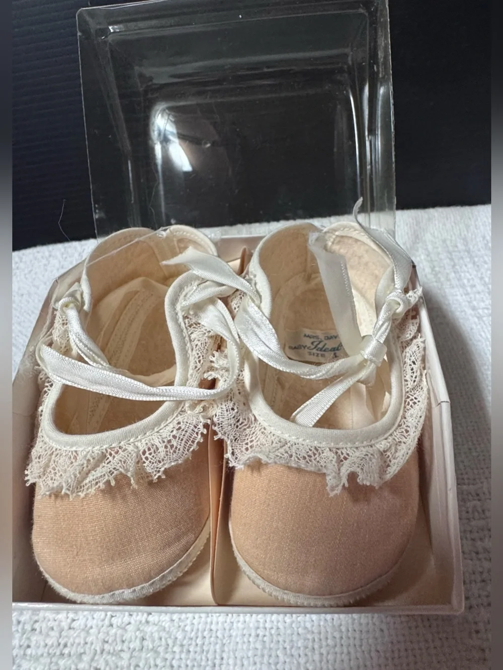 Vintage Mrs. Day's Ideal Baby Shoes Co. Style 63 Color cream Size 1
